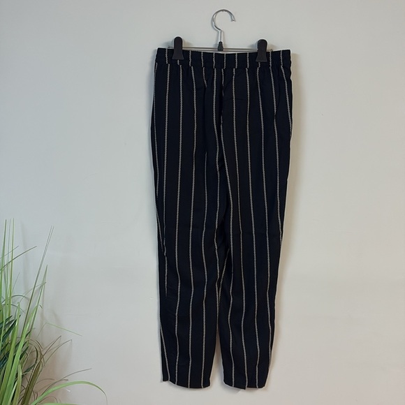 ❤️ H&M divided Women’s Striped Black and Tan Pants size 4 - Picture 2 of 3